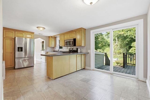 14 Pleasant St, North Reading, MA 01864