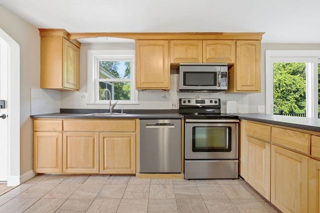 14 Pleasant St, North Reading, MA 01864