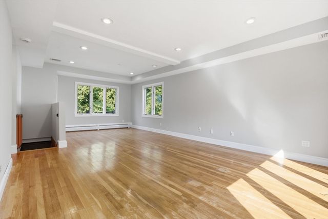 14 Pleasant St, North Reading, MA 01864