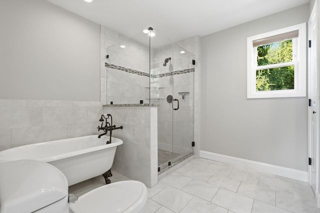 14 Pleasant St, North Reading, MA 01864
