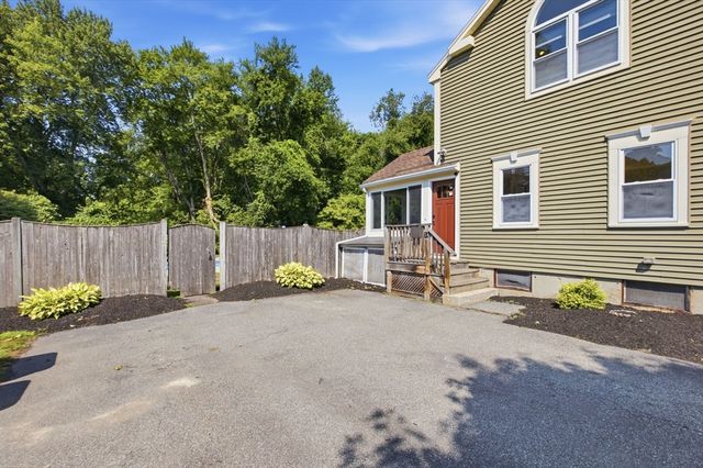 14 Pleasant St, North Reading, MA 01864