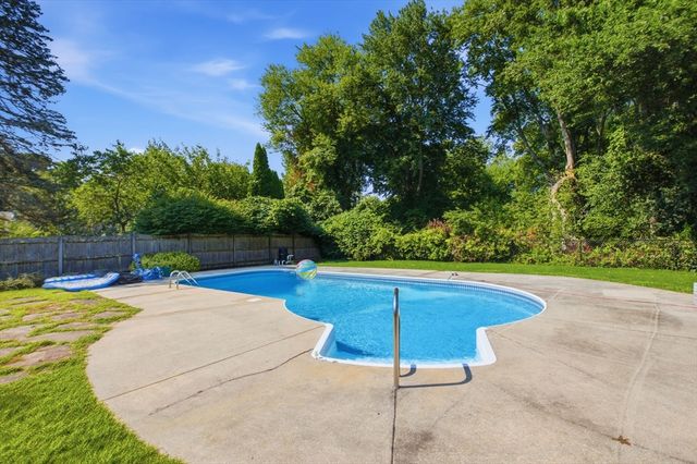 14 Pleasant St, North Reading, MA 01864
