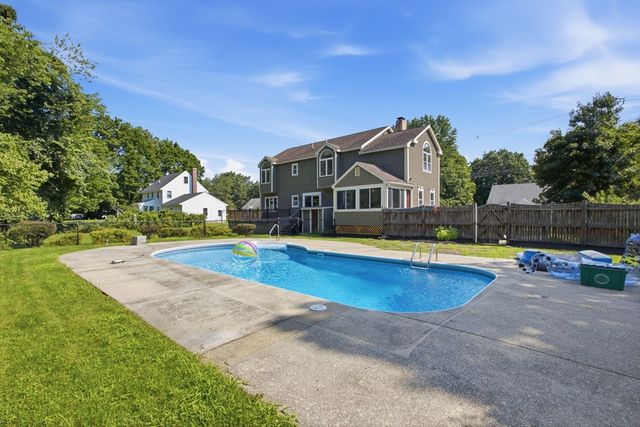 14 Pleasant St, North Reading, MA 01864