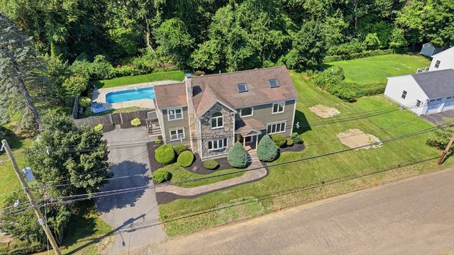 14 Pleasant St, North Reading, MA 01864