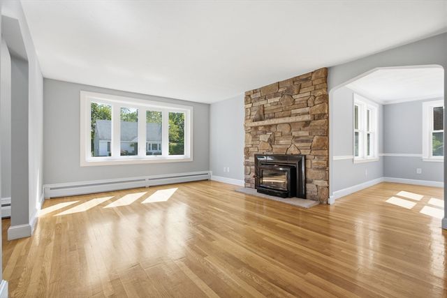 14 Pleasant St, North Reading, MA 01864