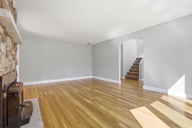 14 Pleasant St, North Reading, MA 01864