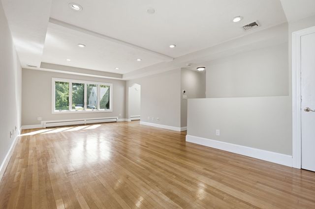 14 Pleasant St, North Reading, MA 01864