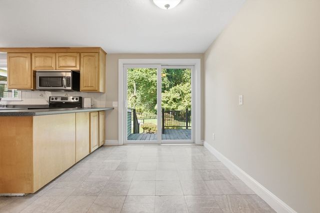 14 Pleasant St, North Reading, MA 01864