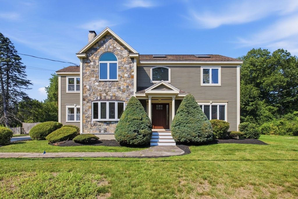 14 Pleasant St, North Reading, MA 01864