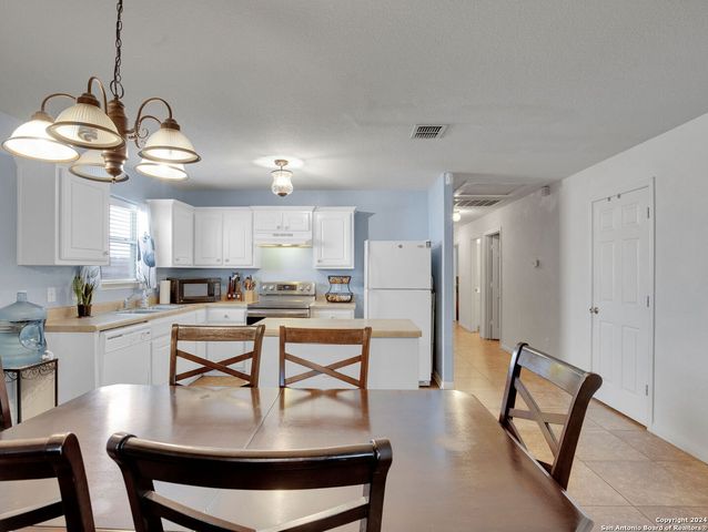 11122 Indian Cyn, San Antonio, TX 78252