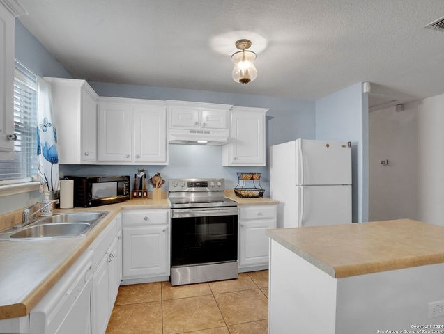 11122 Indian Cyn, San Antonio, TX 78252