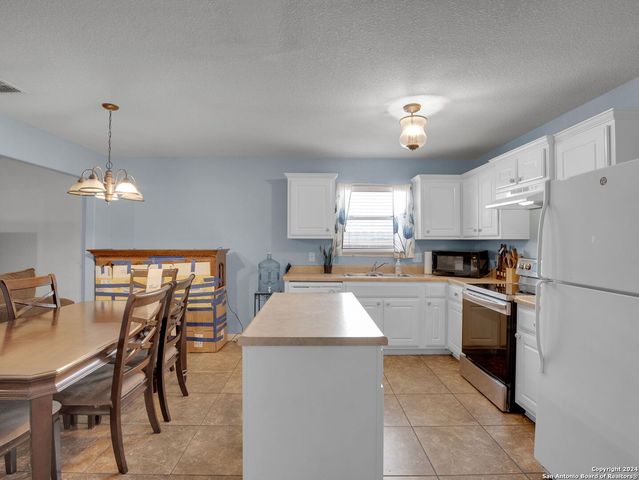 11122 Indian Cyn, San Antonio, TX 78252