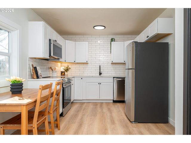 12530 Se MARKET St, Portland, OR 97233