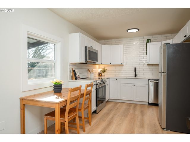 12530 Se MARKET St, Portland, OR 97233