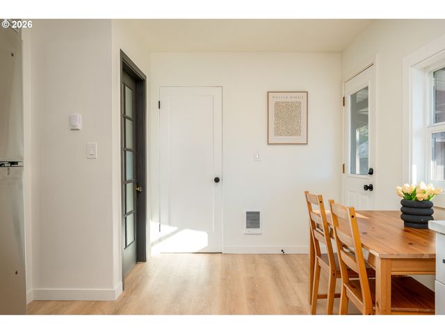 12530 Se MARKET St, Portland, OR 97233