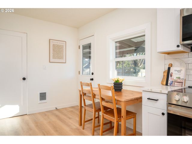 12530 Se MARKET St, Portland, OR 97233