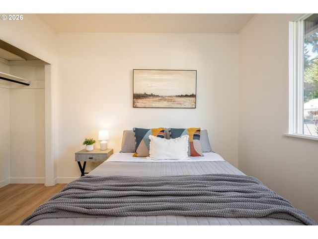 12530 Se MARKET St, Portland, OR 97233