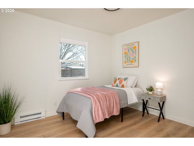 12530 Se MARKET St, Portland, OR 97233