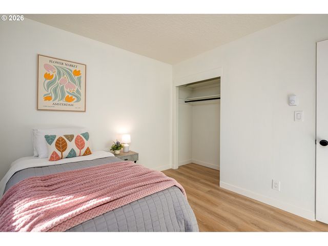 12530 Se MARKET St, Portland, OR 97233