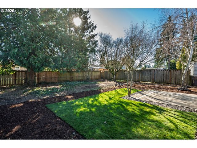 12530 Se MARKET St, Portland, OR 97233