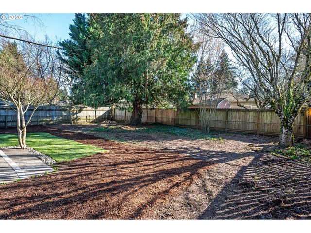 12530 Se MARKET St, Portland, OR 97233