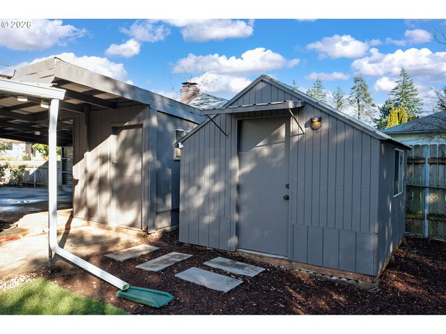 12530 Se MARKET St, Portland, OR 97233