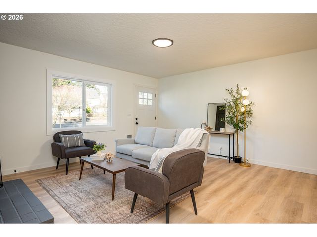 12530 Se MARKET St, Portland, OR 97233