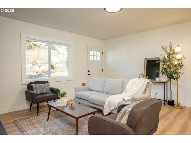 12530 Se MARKET St, Portland, OR 97233