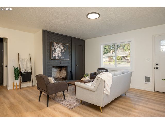 12530 Se MARKET St, Portland, OR 97233