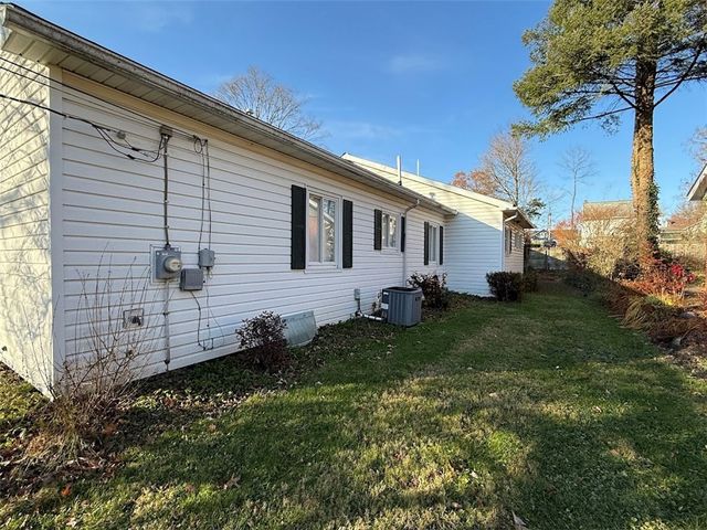 76 1st Ave, Greenville Boro, PA 16125