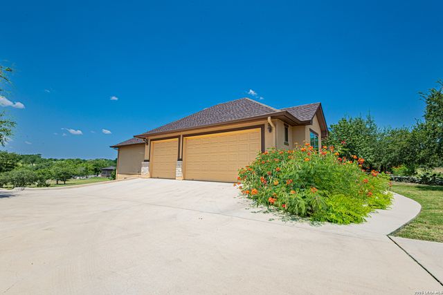 1231 Porto Pt, New Braunfels, TX 78132