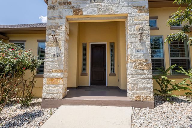 1231 Porto Pt, New Braunfels, TX 78132