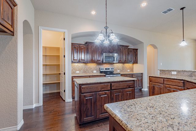 1231 Porto Pt, New Braunfels, TX 78132