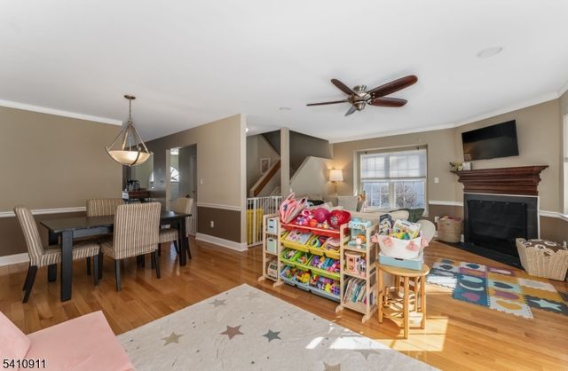 13 Spruce Ter, Mount Arlington Boro, NJ 07856