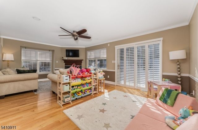 13 Spruce Ter, Mount Arlington Boro, NJ 07856