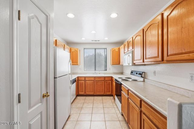 8746 W LISBON Lane W, Peoria, AZ 85381