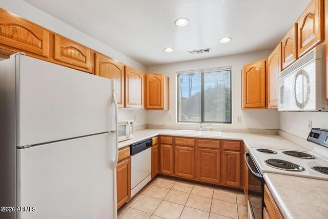 8746 W LISBON Lane W, Peoria, AZ 85381