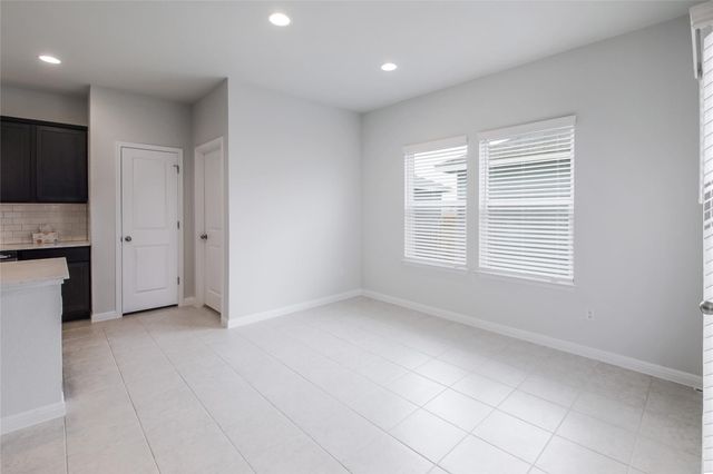 112 Eagle Lake DR, Hutto, TX 78634