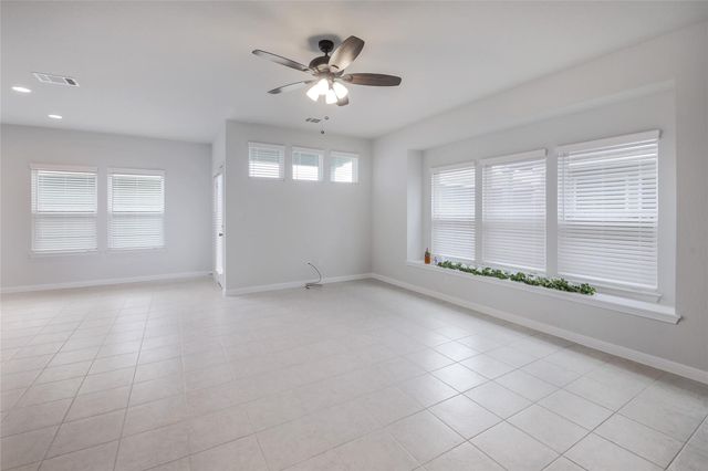 112 Eagle Lake DR, Hutto, TX 78634