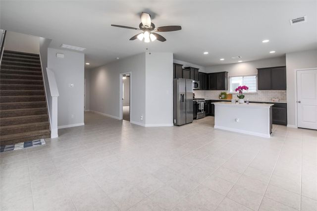 112 Eagle Lake DR, Hutto, TX 78634