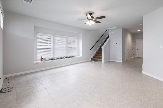 112 Eagle Lake DR, Hutto, TX 78634