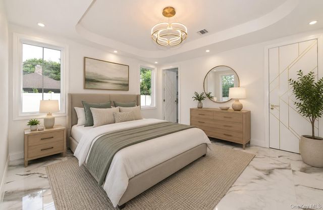 33 Parkway Drive, Roslyn Heights, NY 11577