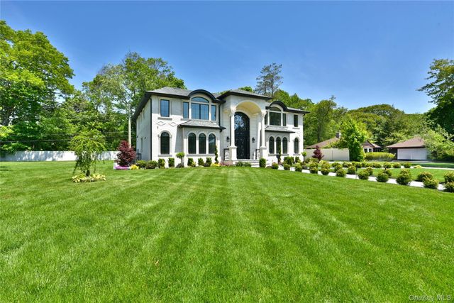 33 Parkway Drive, Roslyn Heights, NY 11577