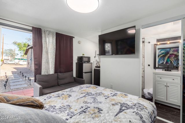 322 N 11TH Place, Phoenix, AZ 85006