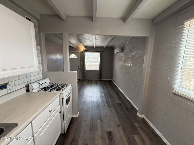 827 N Columbus Boulevard, Tucson, AZ 85711