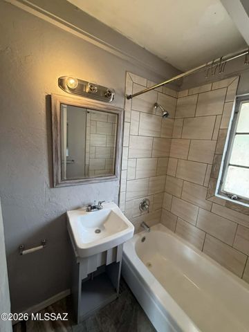 827 N Columbus Boulevard, Tucson, AZ 85711