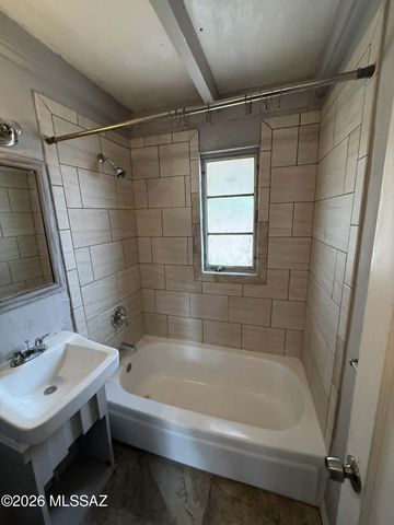 827 N Columbus Boulevard, Tucson, AZ 85711