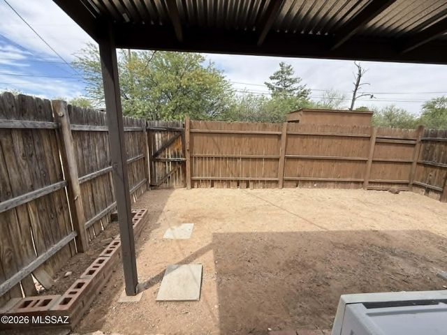 827 N Columbus Boulevard, Tucson, AZ 85711