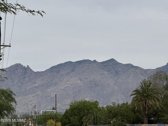 827 N Columbus Boulevard, Tucson, AZ 85711