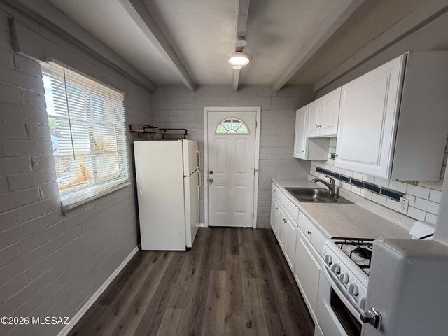 827 N Columbus Boulevard, Tucson, AZ 85711